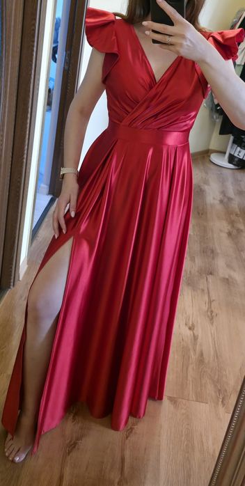 Rochie lungă de ocazie satinată The Perfect „Little Red Dress” (Mărimea S/M)