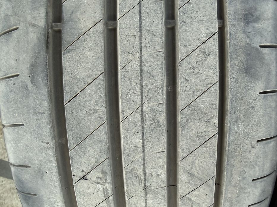 Гуми 235 40 19 летни
