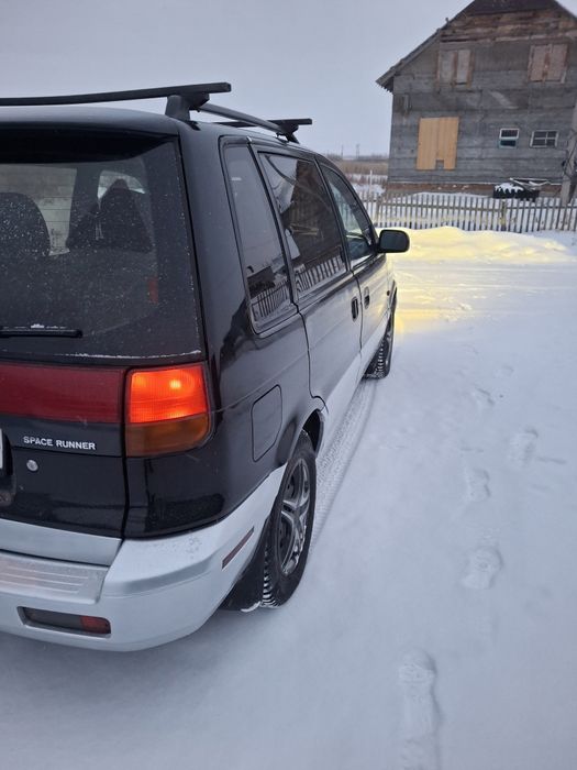 Митсубиси спейс рунер