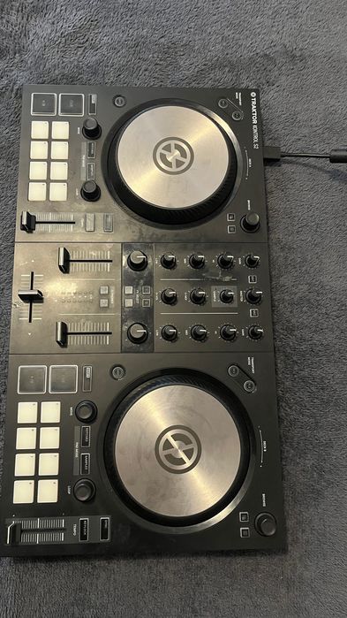 DJ controller Traktor control mk3 S2