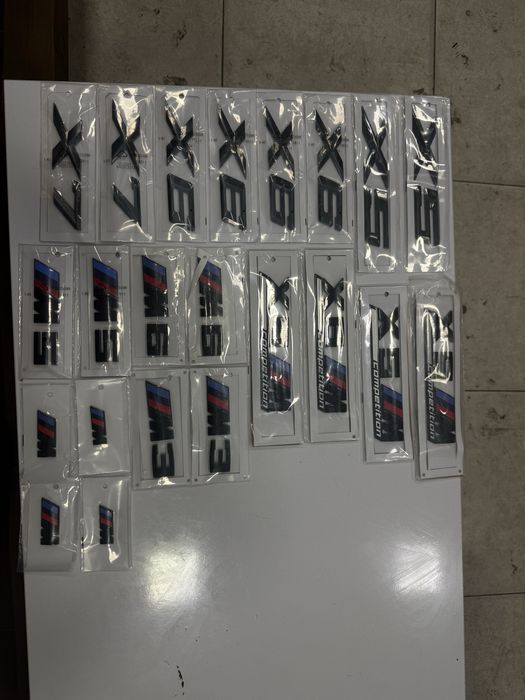 X7 X6 X5 M5 M4 M3 emblema xar xil turdagi sotiladi