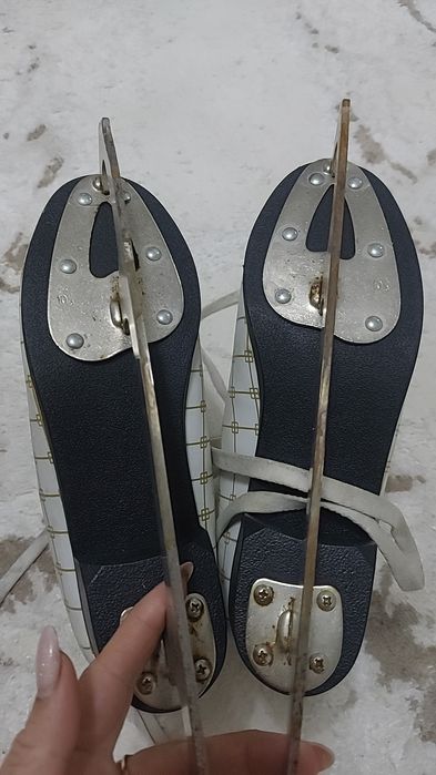 Продам коньки  женские