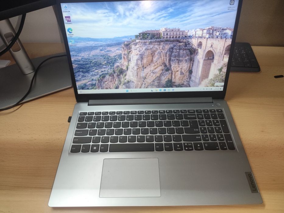 Laptop nou Lenovo IdeaPad 1-15AMN7, Ryzen 7320U, 8Gb, ssd 256,Garanție