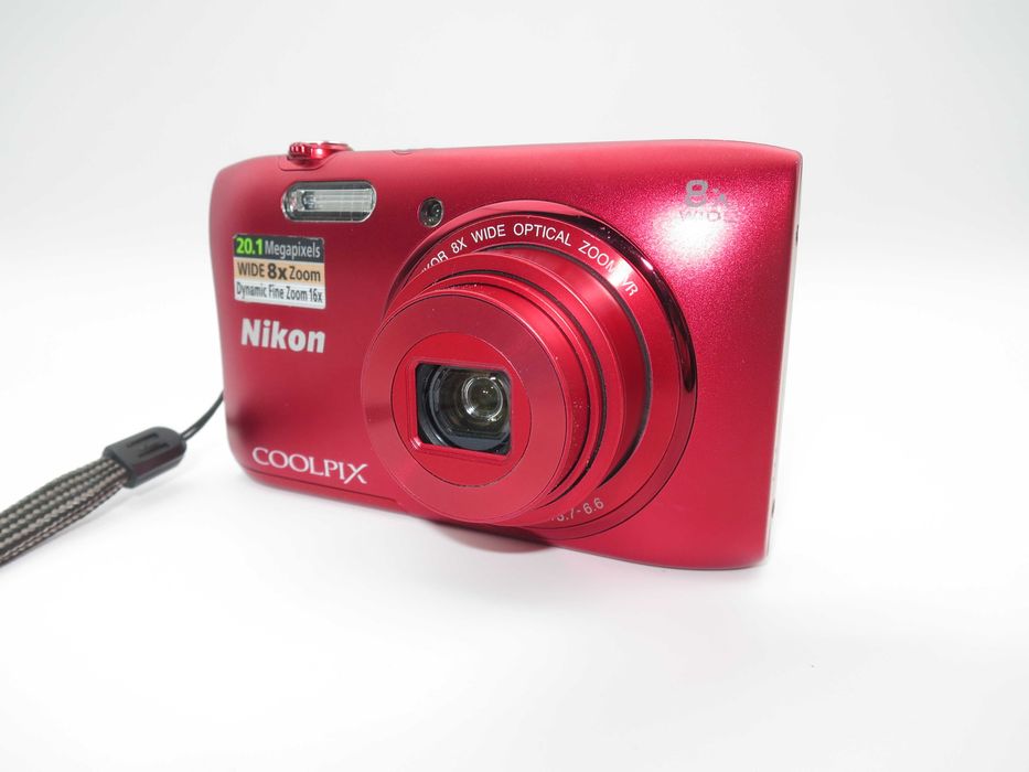 Nikon Coolpix S3600 ултра компактен цифров фотоапарат, червена дигитална камера, в отлично състояние, пълен комплект с нова батерия, работи перфектно!