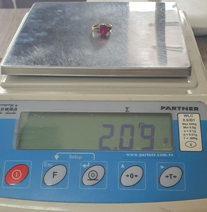 Inel din aur de 18K cu diamante naturale țintuite în argint și granat