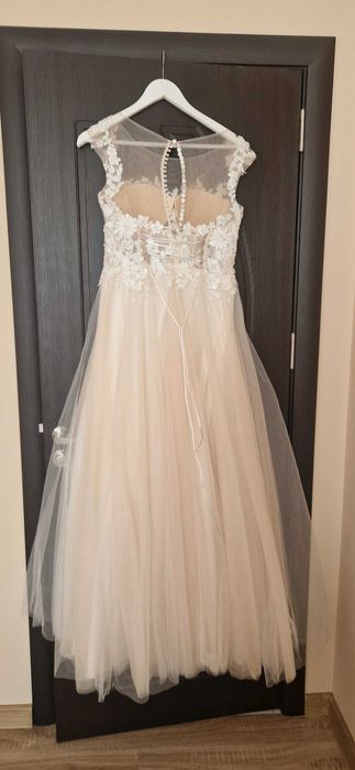 Сватбена рокля с воал