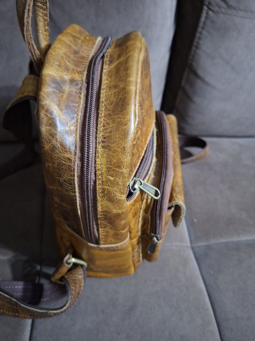 Продам кожаный рюкзак.
