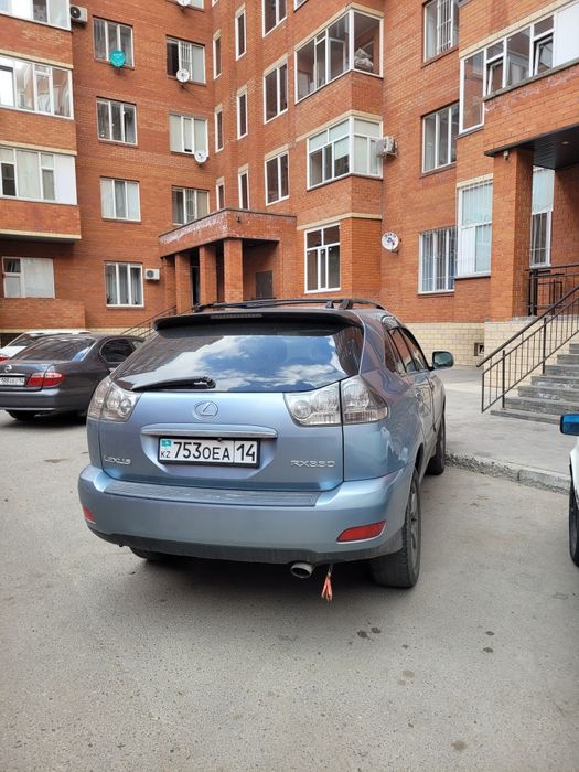 Lexus RX 330.                        .