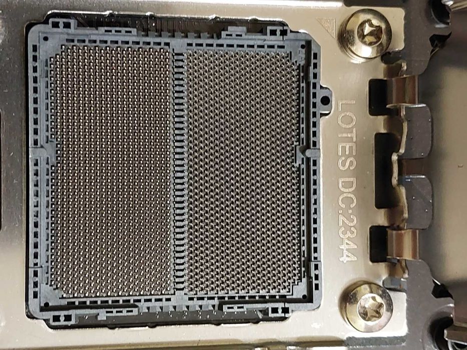 AMD Ryzen 7 9800X3D + Gigabyte B650M Gaming X AX Wi-Fi rev.1.3