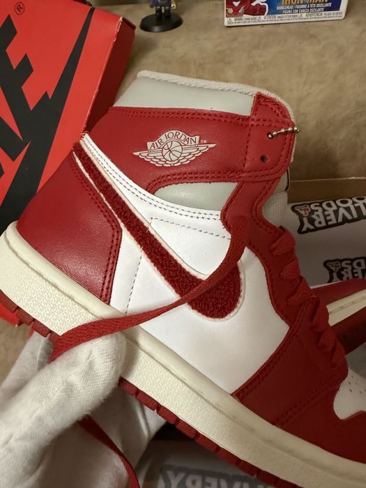 Оригинальные Nike Air Jordan 1 High OG 'Newstalgia Chenille'
