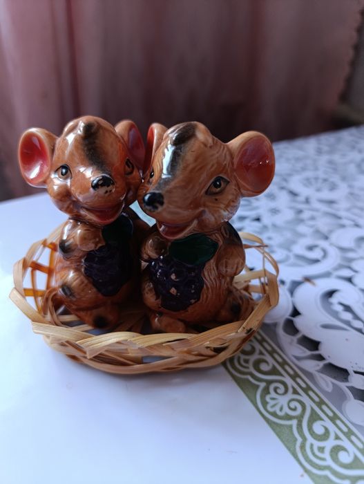 Продам два новых наборов для специй