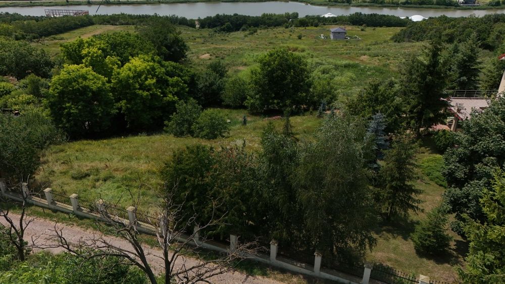 Teren intravilan Aroneanu, 1621 m² cu vedere la lac