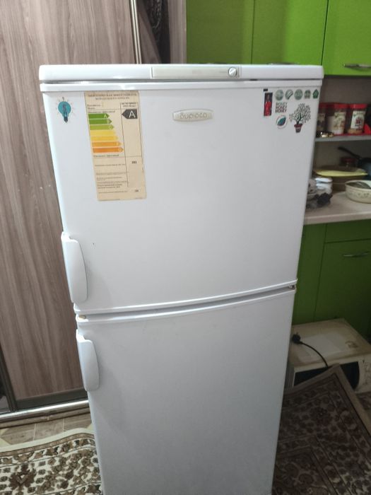 Холодильник бирюса продам