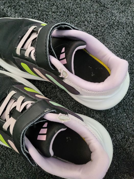 Маратонки Adidas 32