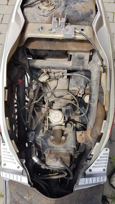 Vând urgent două scutere la pachet 49 cm