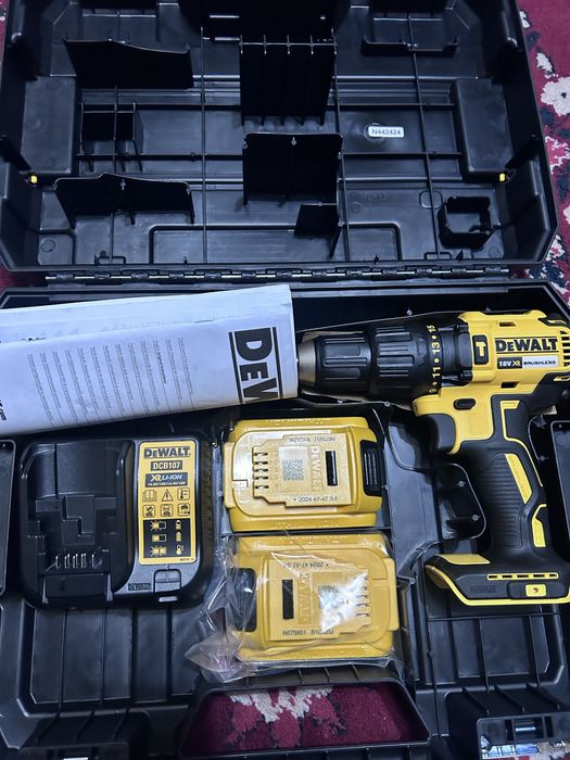 Masini de găurit DeWalt