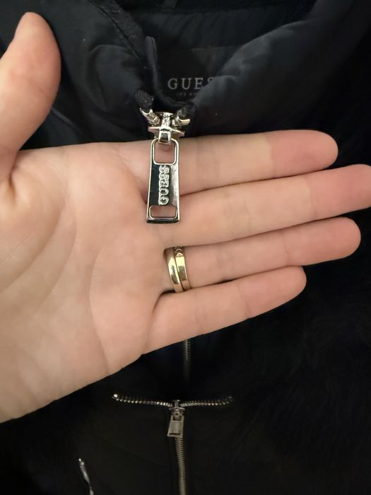 Geaca GUESS  originala