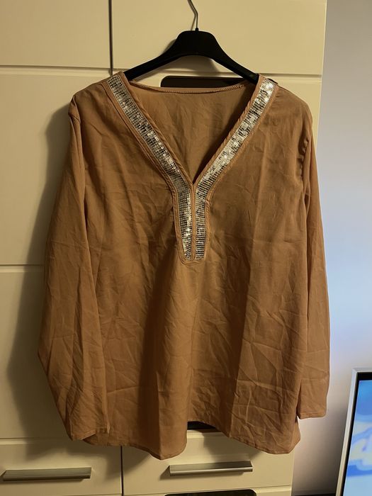 Bluza cu detalii argintii