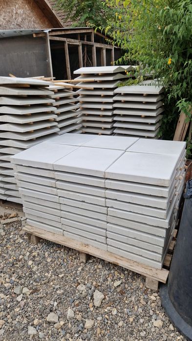 Dale din beton simple finisate sau cu model pavaj bordura