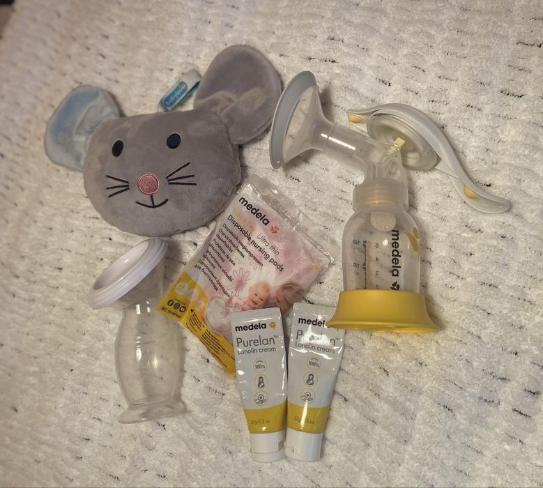 Ръчна помпа Medela + ПОДАРЪК