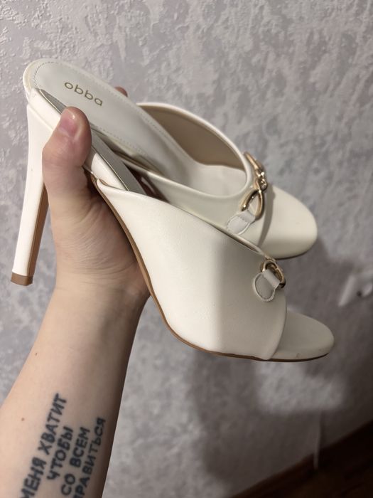 Туфли на высоком каблуке