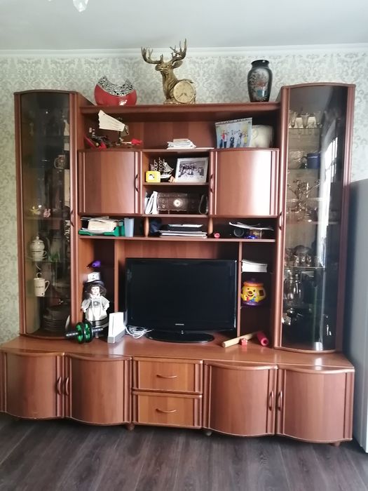 Продам стенку вместе телевизором