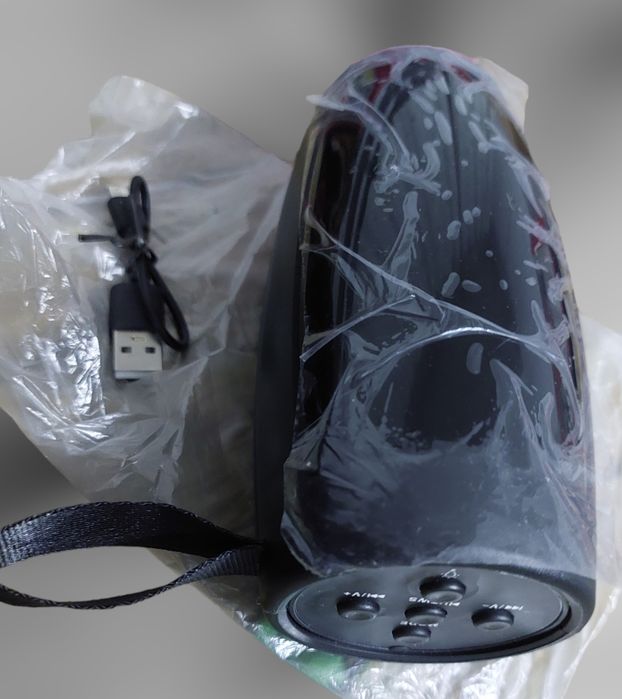 Блутуут тонколона светеща с дискотечен ефект преносима и мощна.