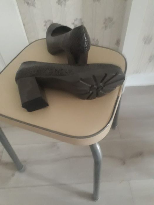 Продам недорого новые туфли очень стильные