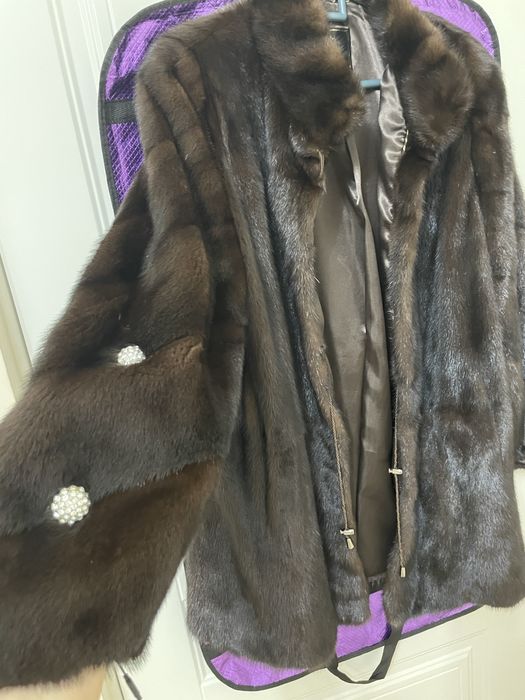 Новая норковая шуба продаётся