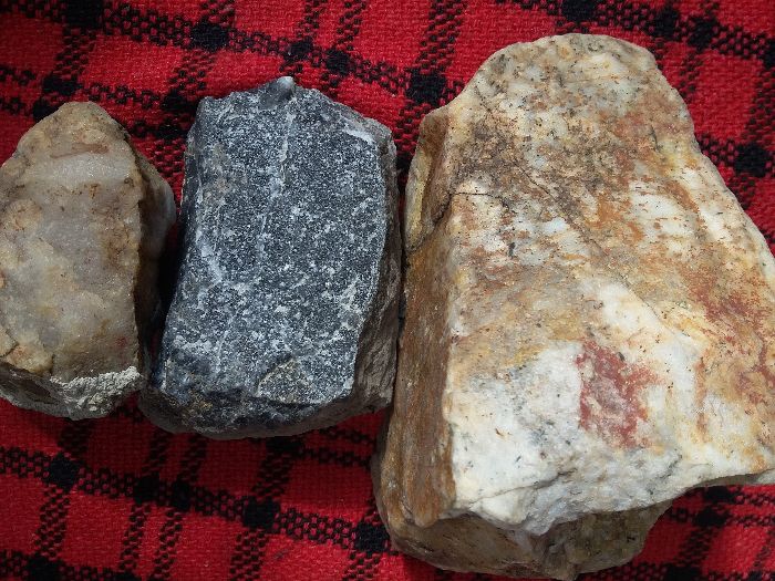 Месторождение пестрокрасного мрамора