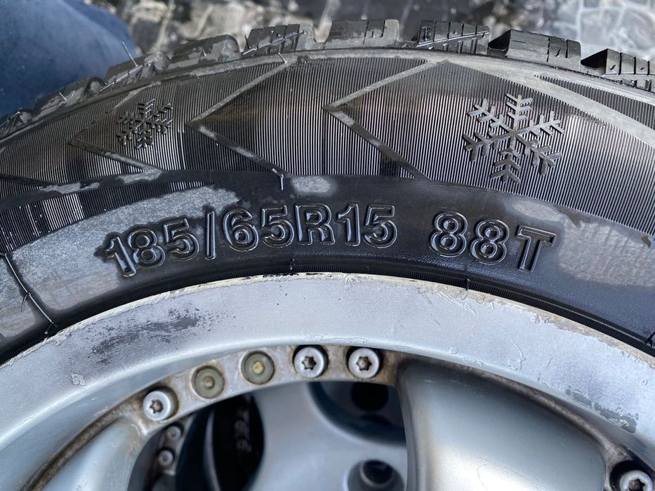 Продам шины 185/65/R15