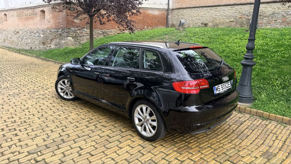 Audi A3 negru  capacitate 2000  disel