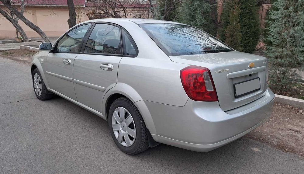 Продается Шевролет Ласетти 1.8