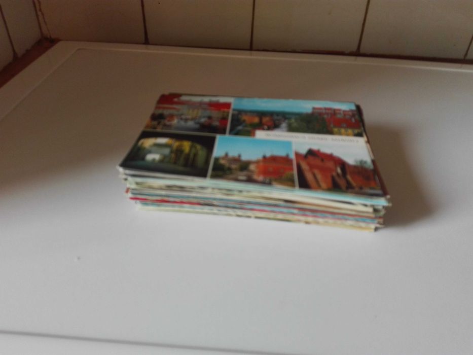 Метална количка и лот пощенски картички.