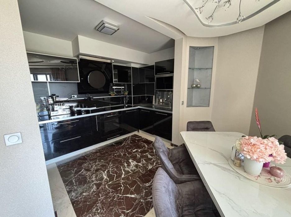 Дава се под наем Тристаен апартамент в София, Студентски град - 136 кв.м за 1325 € - Снимка #3