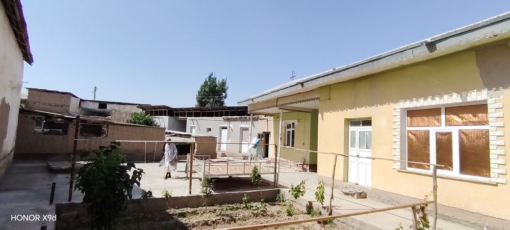 7 sotixlik xovli sotiladi vokzal hududidan.