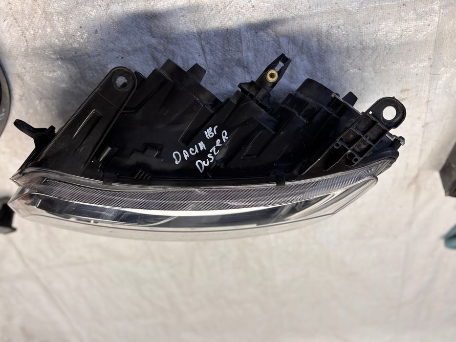 Фар преден ляв • Dacia Duster 2017–2021