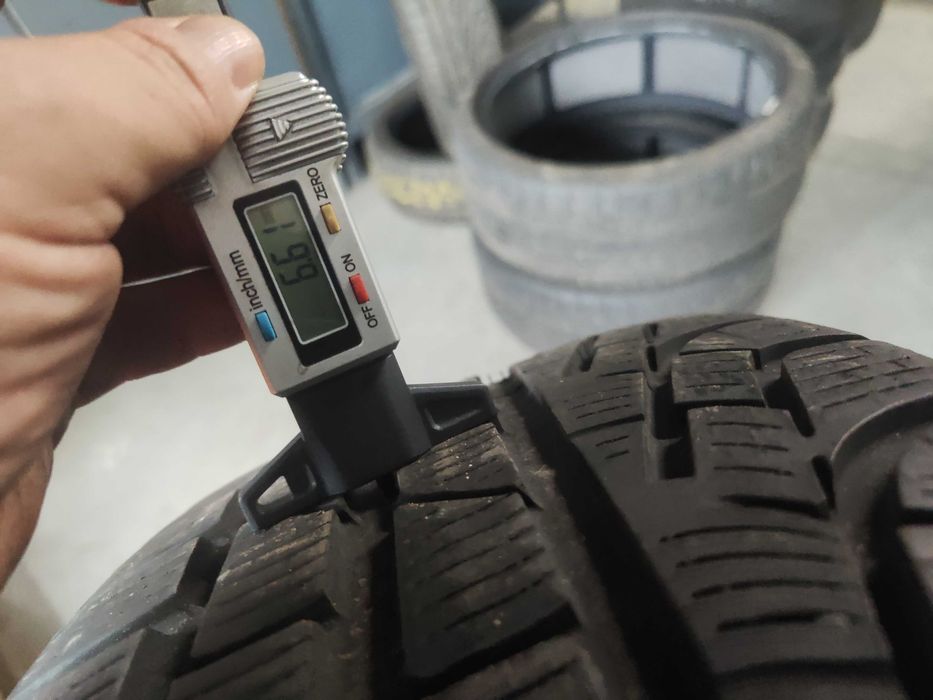 2бр.зимни гуми 235/45/18 Pirelli