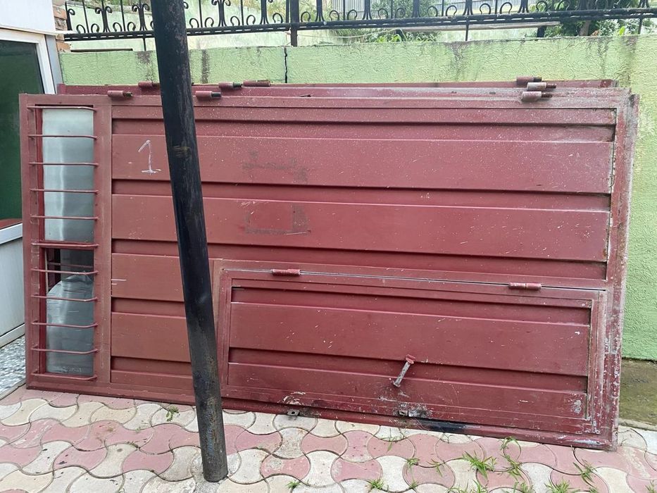 Продаются железные ворота.