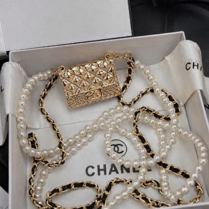 CHANEL аксесоар чантичка