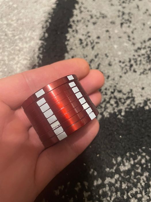 Гриндери пазлични цветове нов