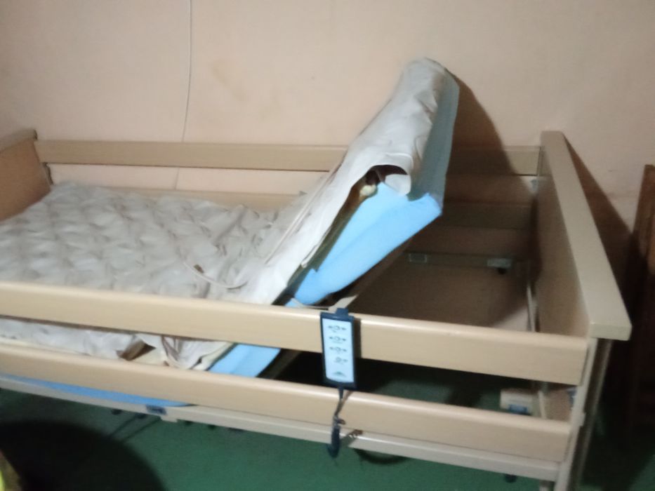 Болнично електрическо легло HIPNOS – отлично състояние + аксесоари