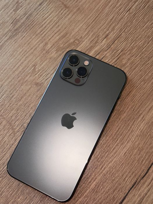 Продам Айфон 12про в хорошем состоянии