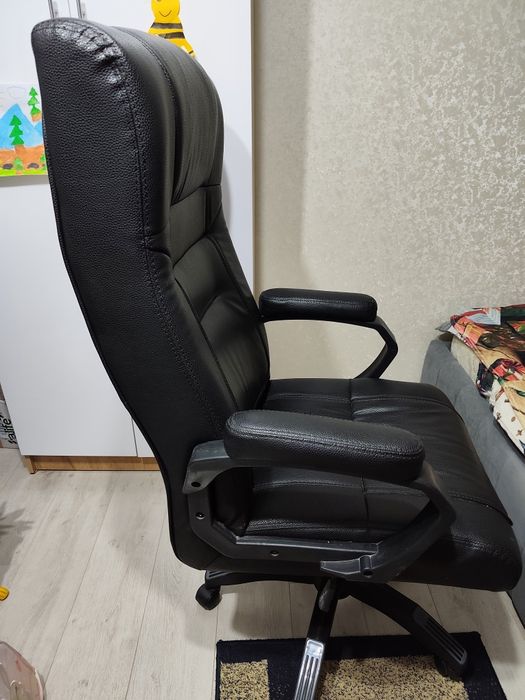 Кресло офисное продам.
