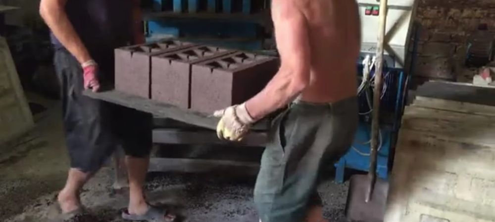 Se vinde echipament pentru producerea placilor de pavaj și bolțari