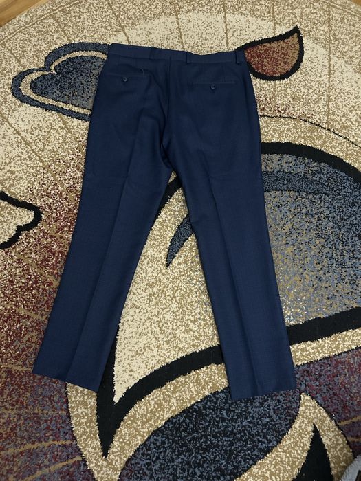 Vând costum marimea m