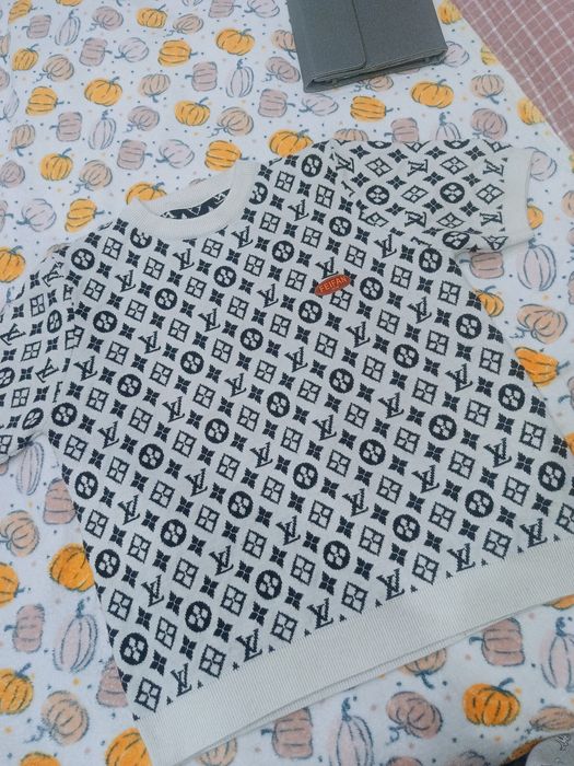 Продам кеды и кофта- тунику, очень симпатичные вещички.