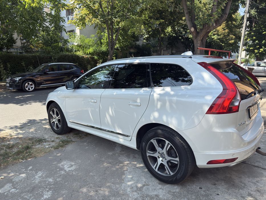 VOLVO XC60 2015 — imagine 14