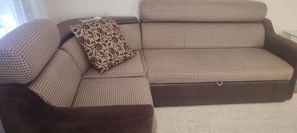 Продам диван состояние хорошее.  КСК