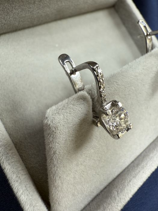 Золотые серьги с бриллиантами